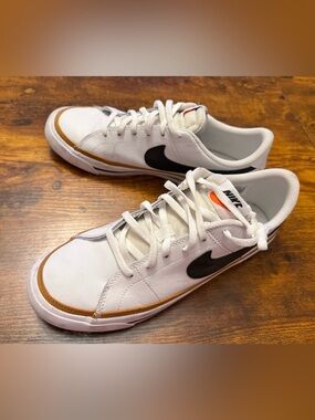 Nike Court Legacy size 7Y/ W8